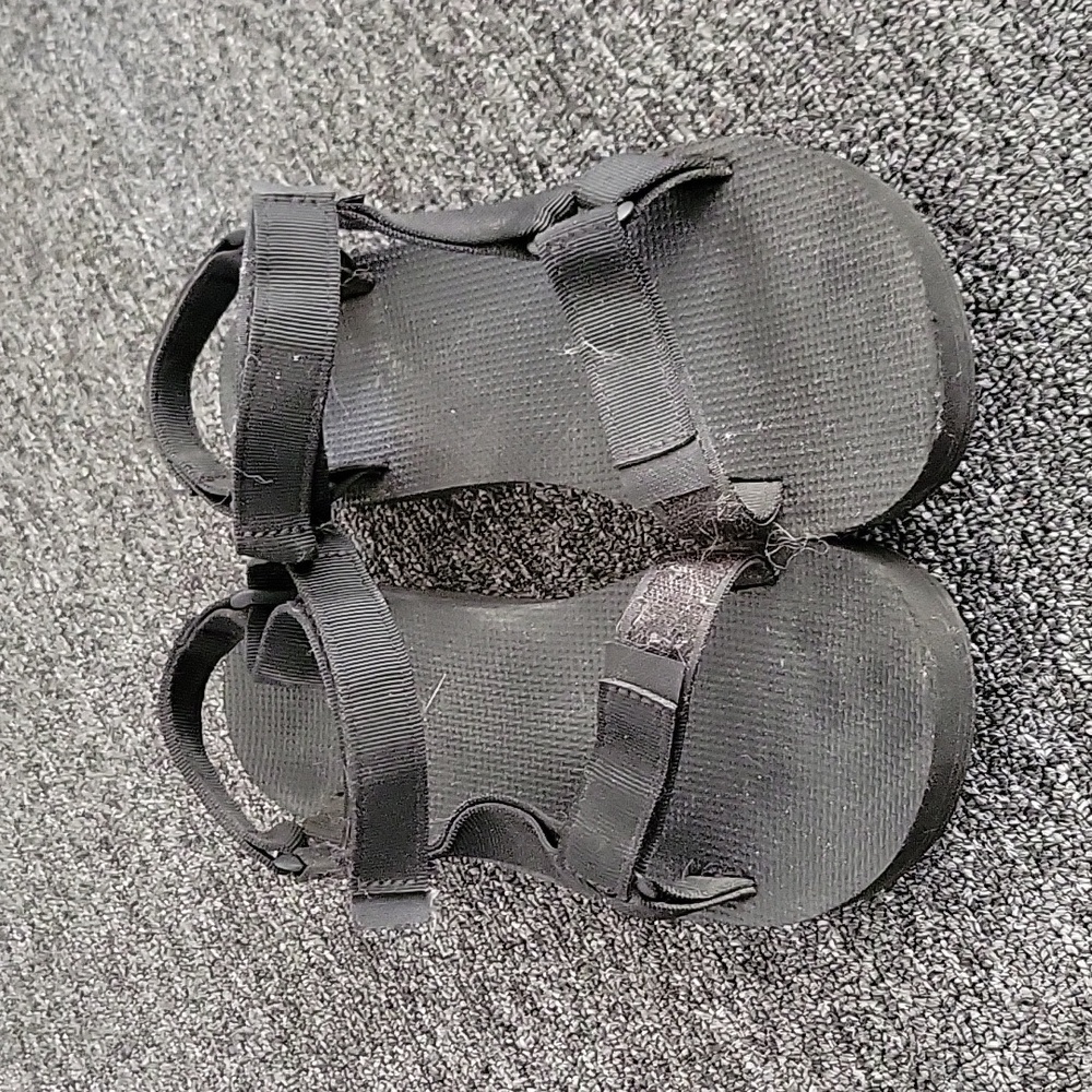 Black tevas